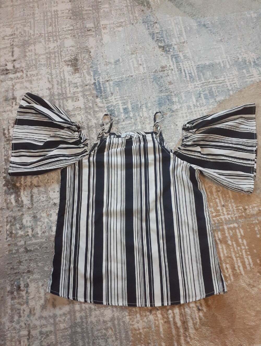 Crave Fame by Almost Famous cold shoulder top